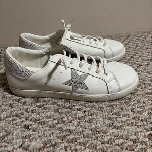 VINTAGE HAVANA Betsy White & Diamonds Rhinestone Star Sneakers- Size 10